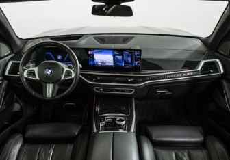 Подержанный автомобиль BMW X7 2023 года (14 фото)