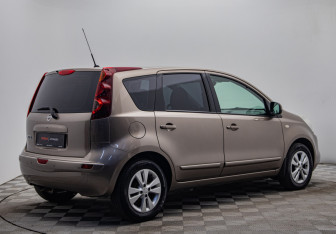 Подержанный автомобиль Nissan Note 2013 года (5 фото)