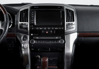 Подержанный автомобиль Toyota Land Cruiser Suv 2014 года (13 фото)