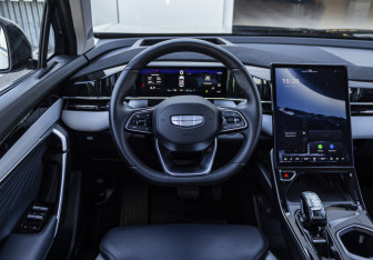 Подержанный автомобиль Geely Atlas 2024 года (10 фото)
