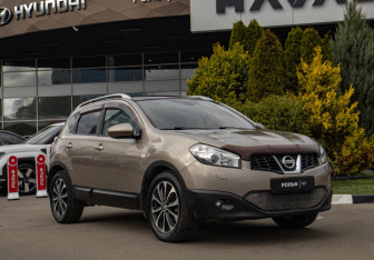 Подержанный автомобиль Nissan Qashqai 2012 года (2 фото)