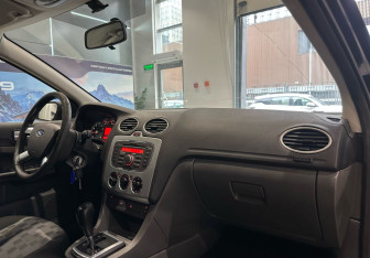 Подержанный автомобиль Ford Focus Sedan 2007 года (10 фото)