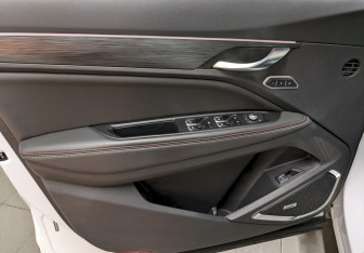 Подержанный автомобиль Geely Tugella 2023 года (11 фото)