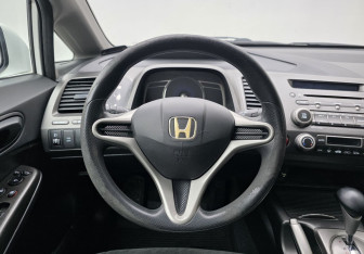 Подержанный автомобиль Honda Civic Sedan 2011 года (12 фото)