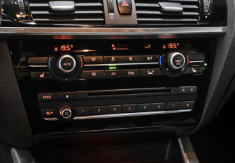 Подержанный автомобиль BMW X4 2017 года (18 фото)