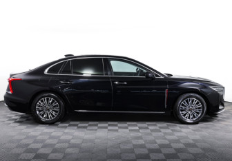 Подержанный автомобиль Hongqi H5 2023 года (4 фото)