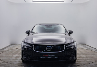 Подержанный автомобиль Volvo S60 2019 года (8 фото)
