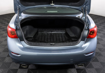 Подержанный автомобиль Infiniti Q50 2016 года (10 фото)