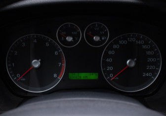 Подержанный автомобиль Ford Focus Sedan 2006 года (12 фото)