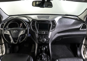 Подержанный автомобиль Hyundai Santa Fe 2013 года (9 фото)