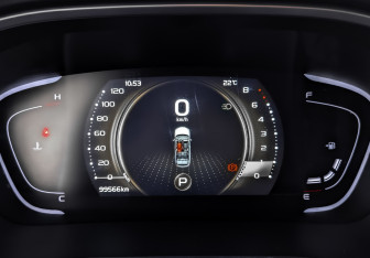 Подержанный автомобиль Geely Coolray 2023 года (16 фото)
