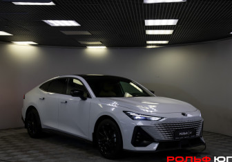 Подержанный автомобиль Changan UNI-V 2022 года (20 фото)