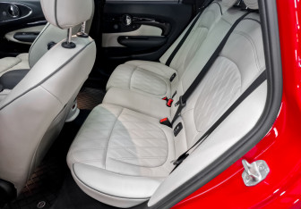 Подержанный автомобиль MINI Clubman Wagon 2021 года (12 фото)