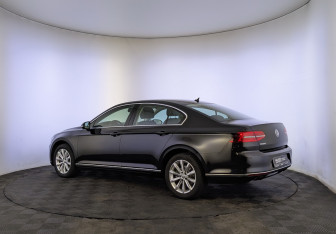 Подержанный автомобиль Volkswagen Passat Sedan 2018 года (7 фото)