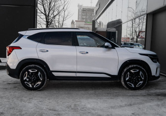 Подержанный автомобиль Kia Seltos 2023 года (4 фото)