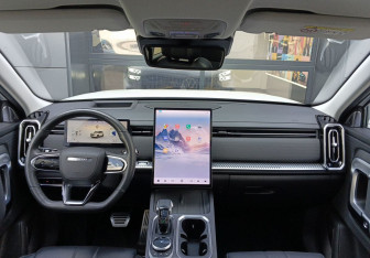 Подержанный автомобиль Jaecoo J7 2023 года (13 фото)