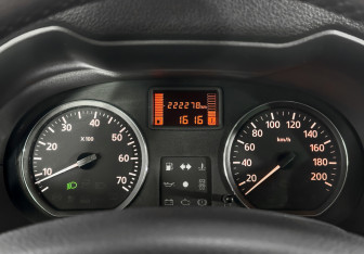 Подержанный автомобиль Nissan Terrano 2015 года (11 фото)