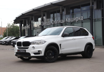 Подержанный автомобиль BMW X5 2014 года (25 фото)