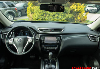 Подержанный автомобиль Nissan X-Trail 2015 года (10 фото)