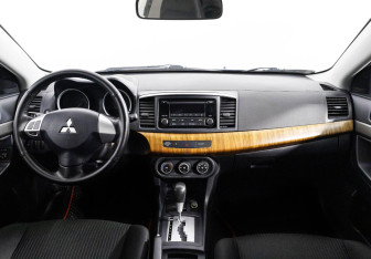 Подержанный автомобиль Mitsubishi Lancer Sedan 2014 года (6 фото)
