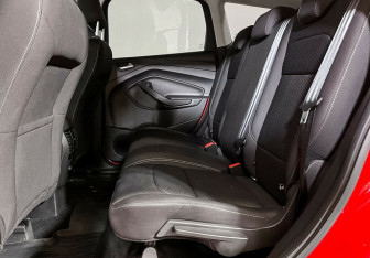 Подержанный автомобиль Ford Kuga 2017 года (11 фото)