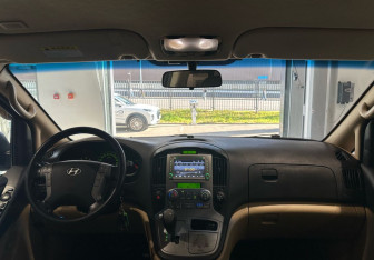 Подержанный автомобиль Hyundai Grand Starex 2008 года (13 фото)