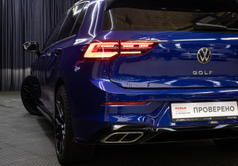Подержанный автомобиль Volkswagen Golf Hatchback 2020 года (23 фото)