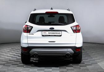 Подержанный автомобиль Ford Kuga 2018 года (6 фото)