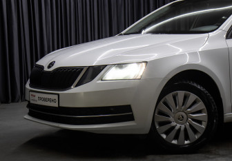 Подержанный автомобиль Skoda Octavia Liftback 2020 года (18 фото)