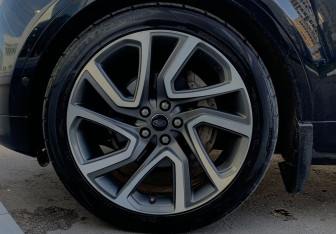Подержанный автомобиль Land Rover Discovery 2019 года (9 фото)