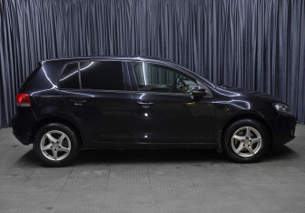 Подержанный автомобиль Volkswagen Golf Hatchback 2010 года (4 фото)