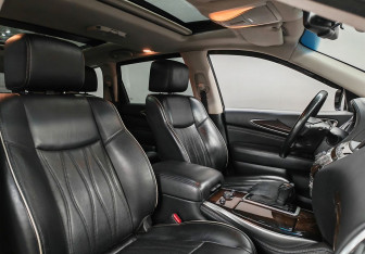 Подержанный автомобиль Infiniti QX60 2017 года (13 фото)