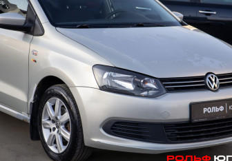 Подержанный автомобиль Volkswagen Polo Sedan 2011 года (17 фото)