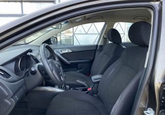 Подержанный автомобиль Kia Cerato Sedan 2011 года (18 фото)