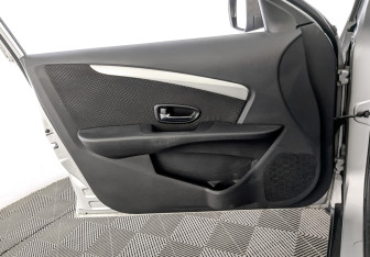 Подержанный автомобиль Nissan Almera Sedan 2013 года (19 фото)