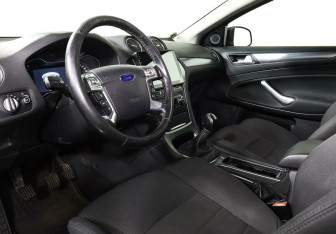 Подержанный автомобиль Ford Mondeo Sedan 2012 года (11 фото)