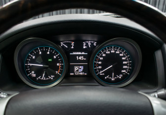 Подержанный автомобиль Toyota Land Cruiser Suv 2014 года (13 фото)