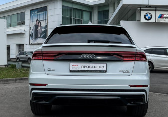 Подержанный автомобиль Audi Q8 2021 года (6 фото)
