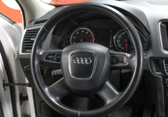 Подержанный автомобиль Audi Q5 2012 года (17 фото)