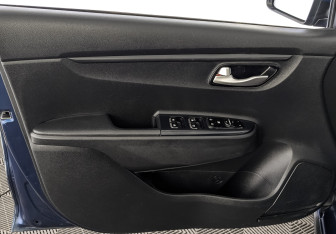 Подержанный автомобиль Kia Rio Hatchback 2021 года (18 фото)