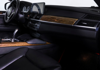 Подержанный автомобиль BMW X6 2008 года (10 фото)
