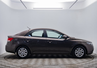 Подержанный автомобиль Kia Cerato Sedan 2012 года (6 фото)