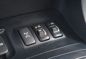 Подержанный автомобиль Toyota Land Cruiser Prado 2006 года (19 фото)