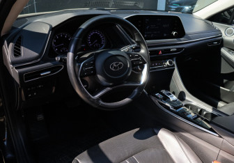 Подержанный автомобиль Hyundai Sonata 2019 года (12 фото)