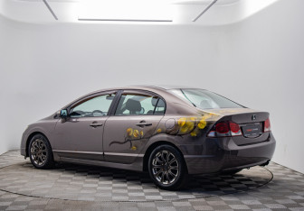 Подержанный автомобиль Honda Civic Sedan 2009 года (7 фото)