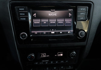 Подержанный автомобиль Skoda Rapid Liftback 2017 года (14 фото)