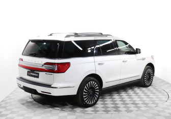 Подержанный автомобиль Lincoln Navigator 2018 года (5 фото)
