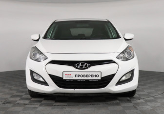 Подержанный автомобиль Hyundai i30 Hatchback 2013 года (2 фото)
