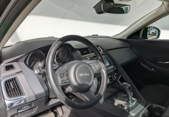 Подержанный автомобиль Jaguar E-Pace 2020 года (17 фото)