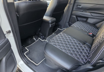 Подержанный автомобиль Mitsubishi Outlander 2013 года (10 фото)